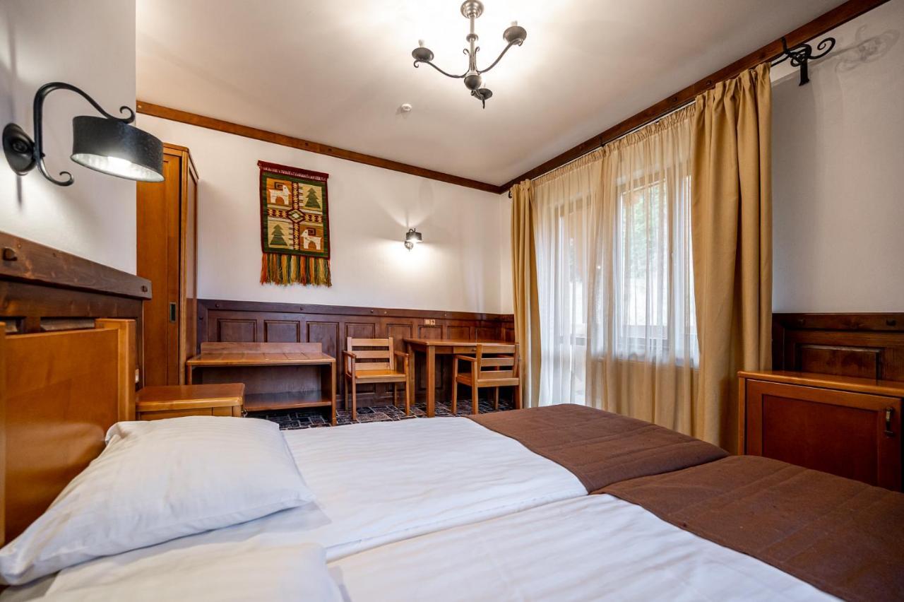 Tatariv Deluxe Hotel Exterior photo
